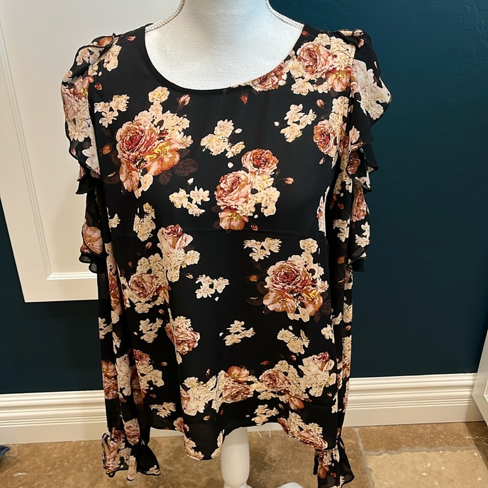 Rose & Olive cold shoulder floral blouse